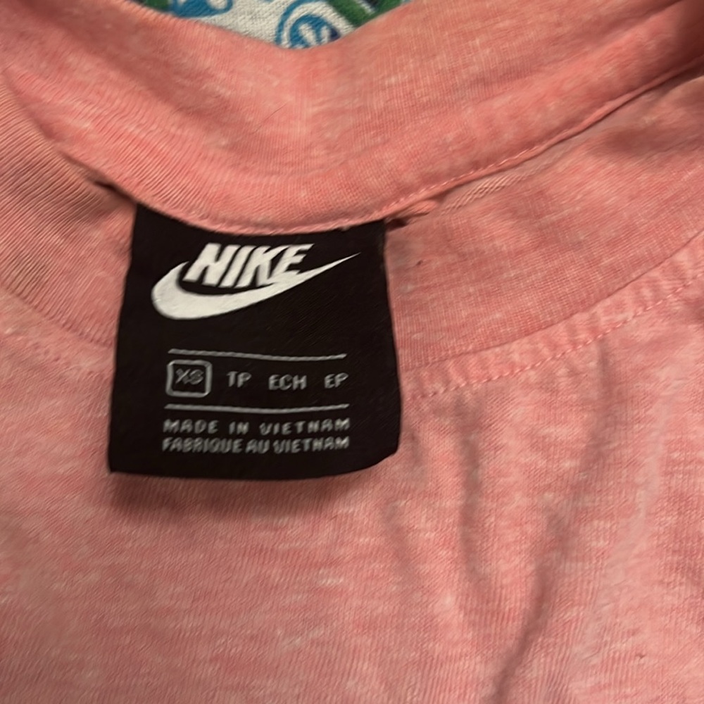 Nike top - Picture 2 of 2